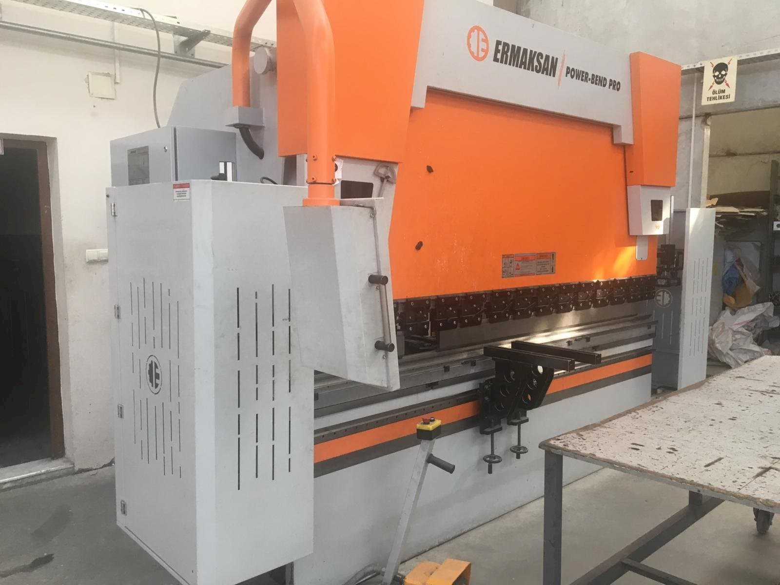 Vista frontale della macchina ERMAKSAN Power-Bend Pro 3100x135