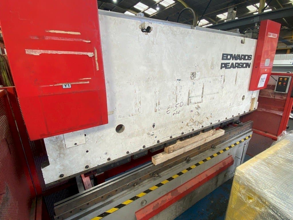 Vista frontale della macchina EDWARDS PEARSON PR6 100/3100