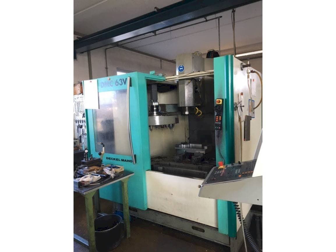 Vista frontale della macchina DMC DMC 63V