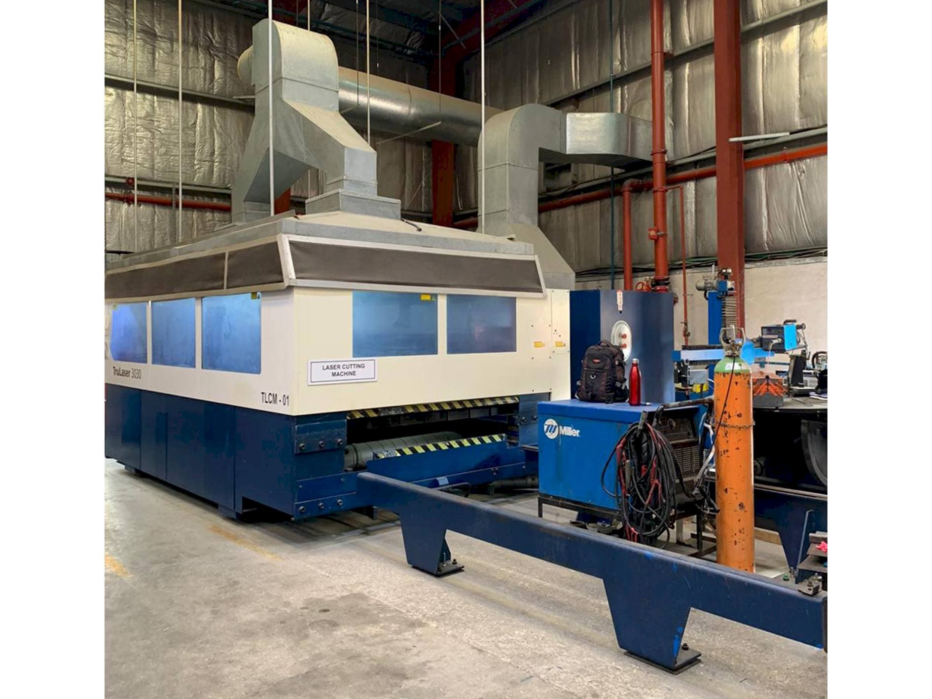 Vista frontale della macchina Trumpf TruLaser 3030