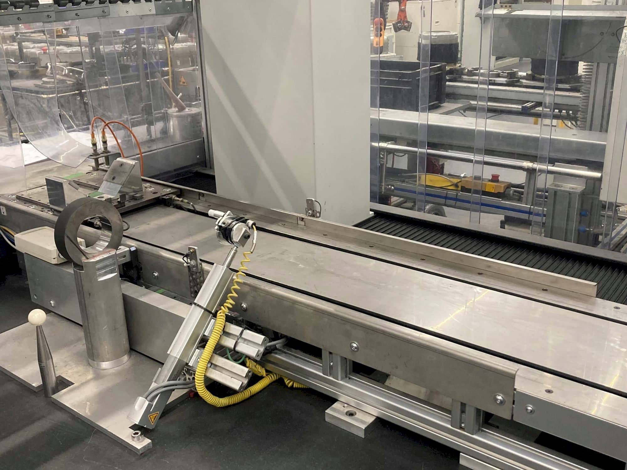 Vista frontale della macchina Mora Primus 7107