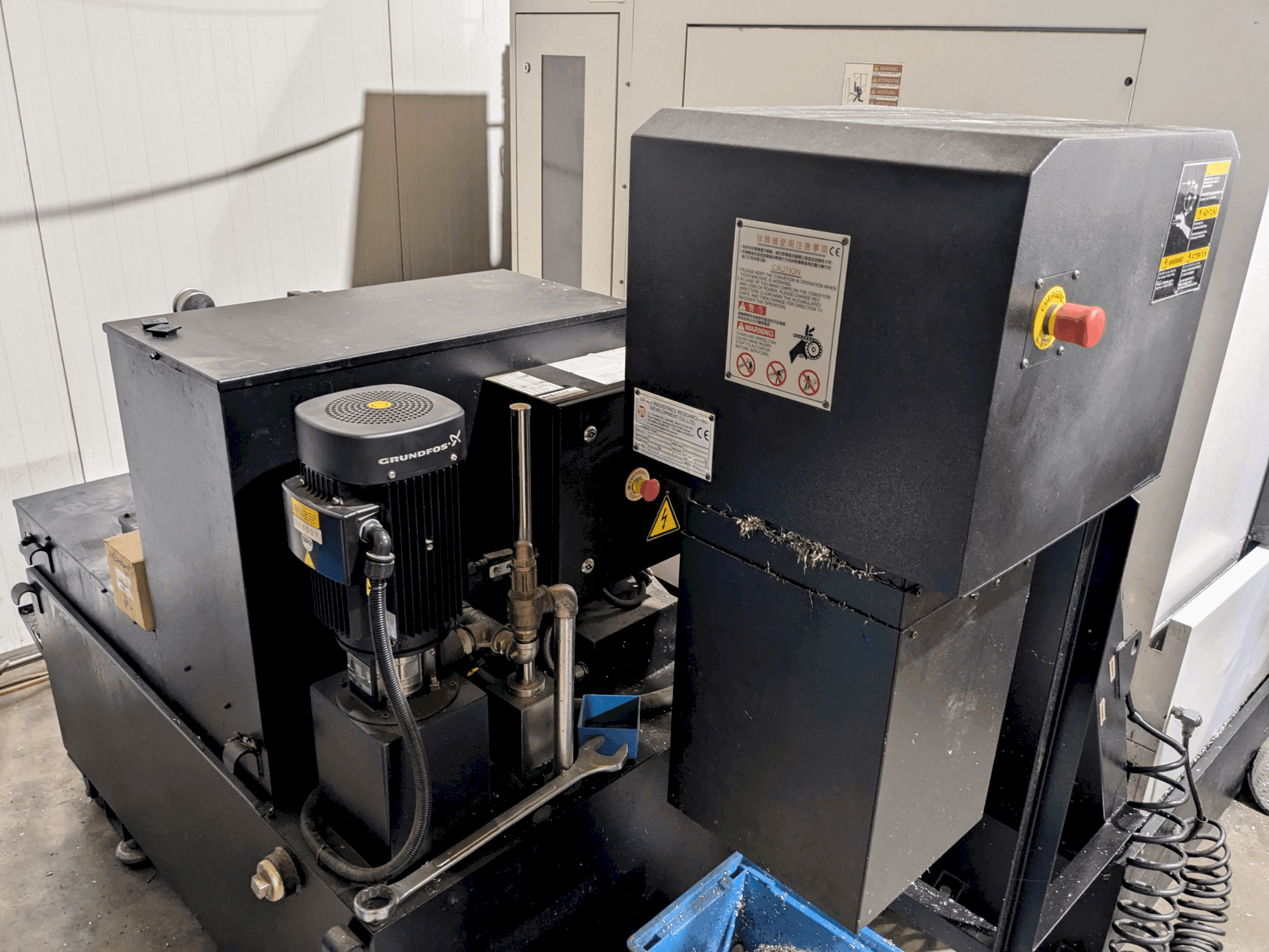 Vista frontale della macchina POSmill CE 1000