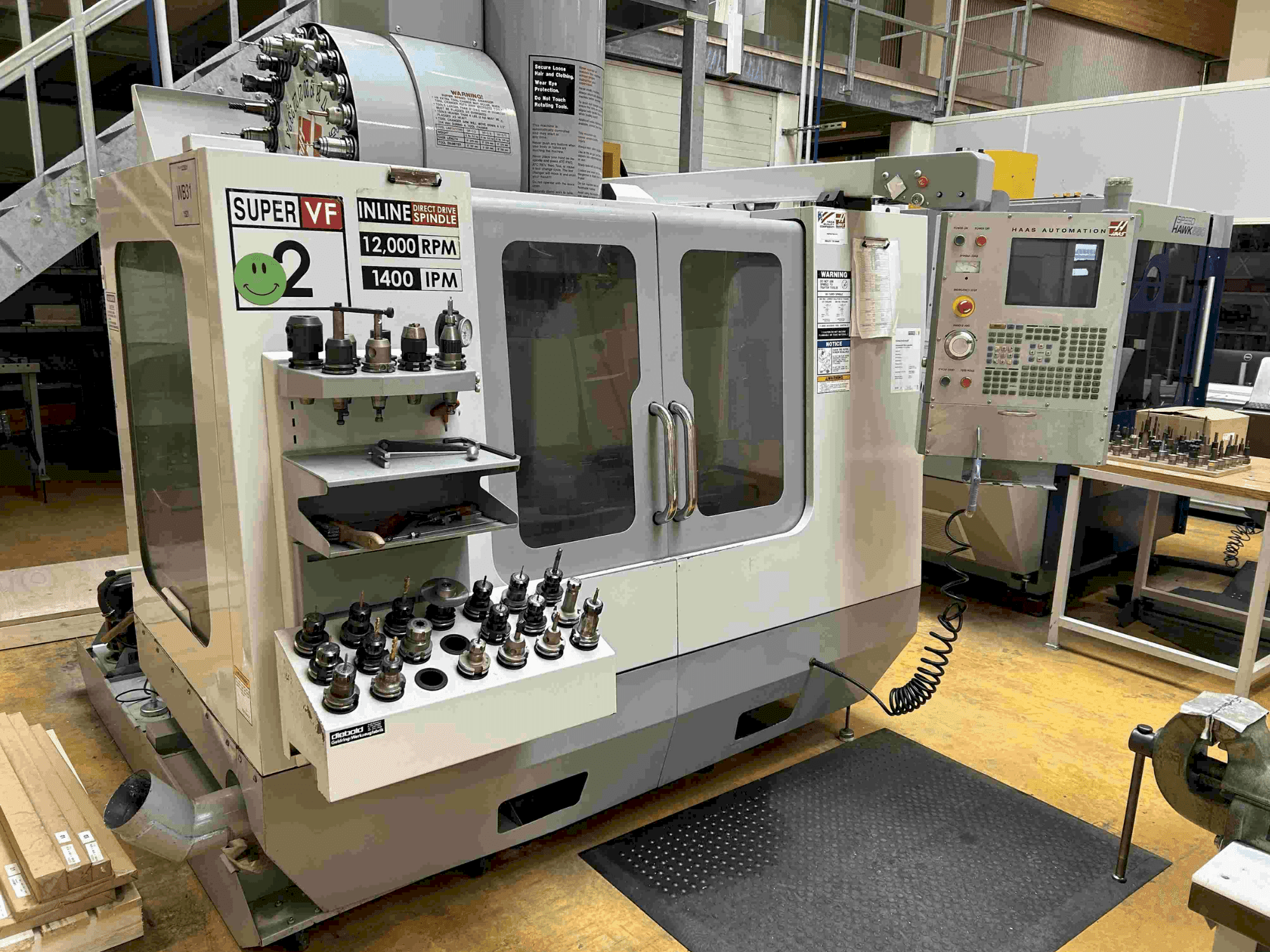 Vista frontale della macchina HAAS VF-2SSHE