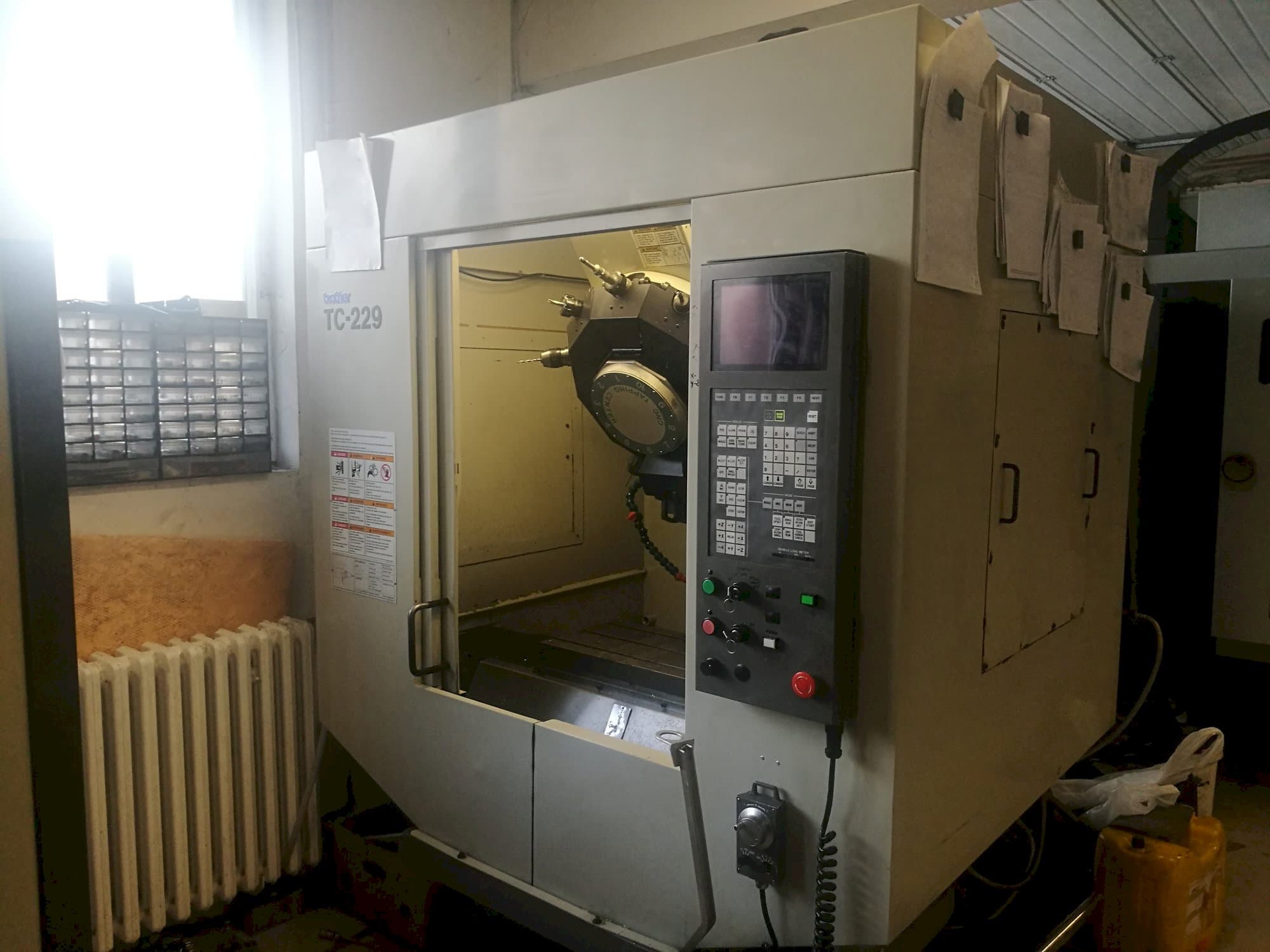 Vista frontale della macchina Brother TC 229