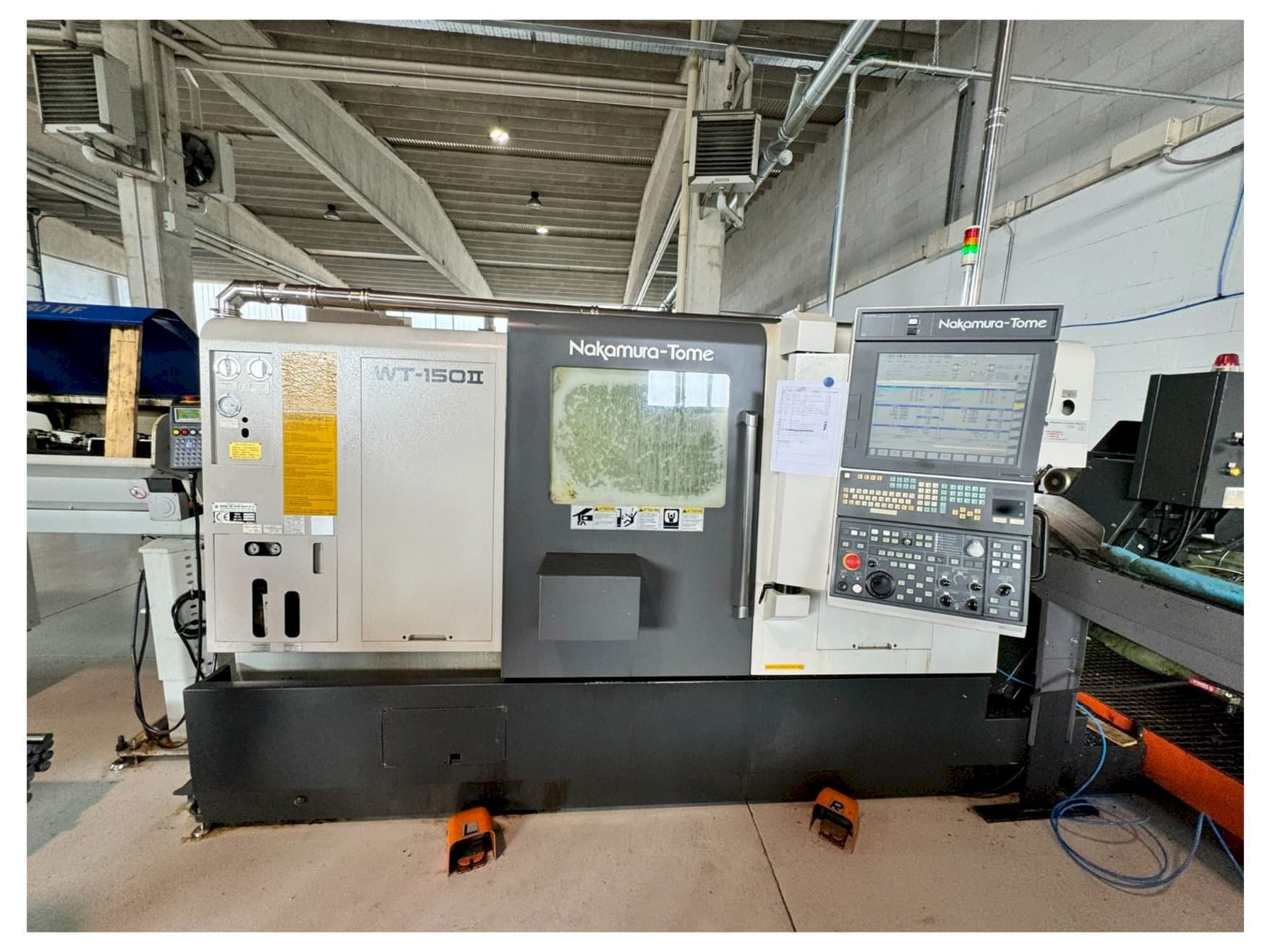Vista frontale della macchina NAKAMURA WT 150 II