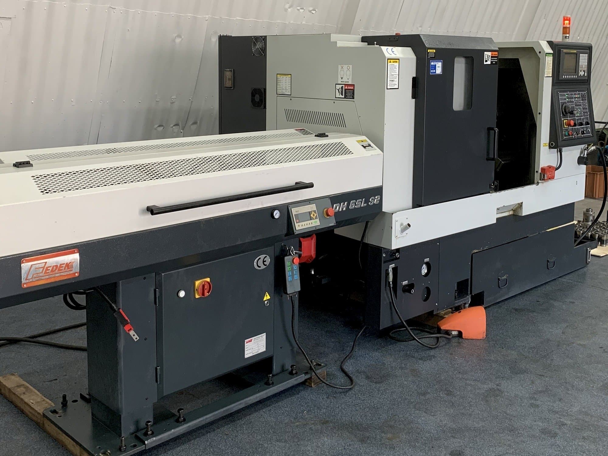 Vista frontale della macchina Leadwell T-6