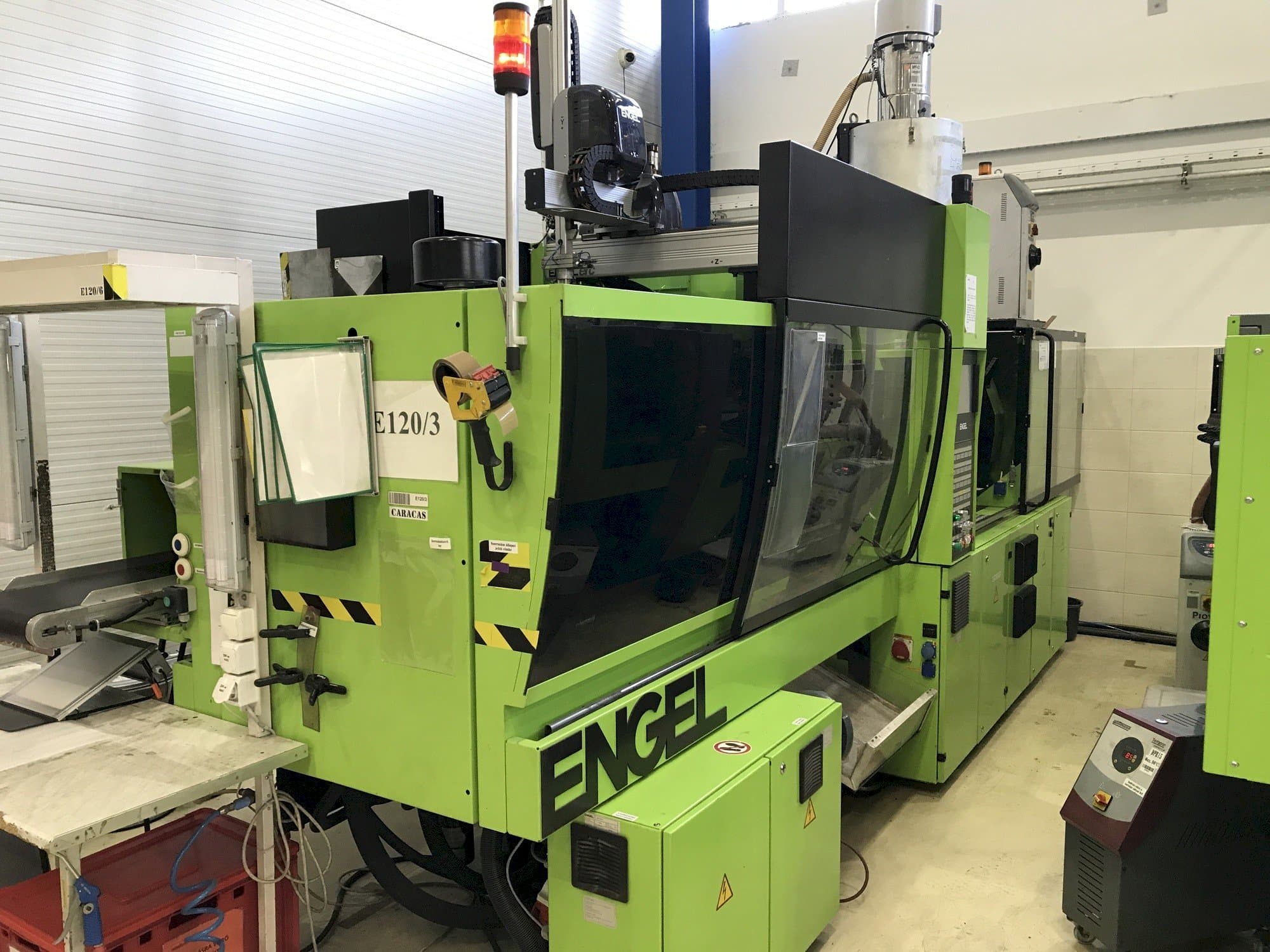 Vista frontale della macchina ENGEL VC 310/120 Electric