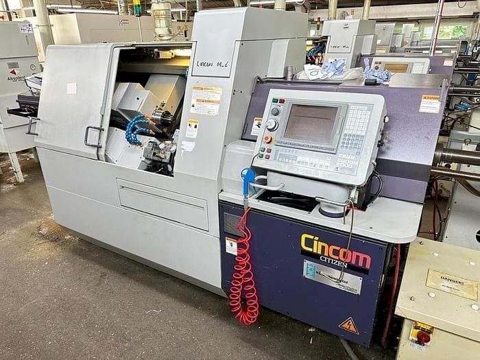 Vista frontale della macchina Citizen M32 III