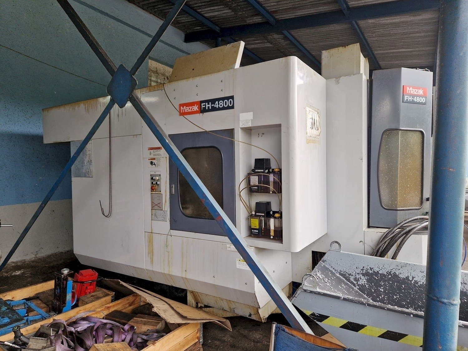 Vista frontale della macchina Mazak