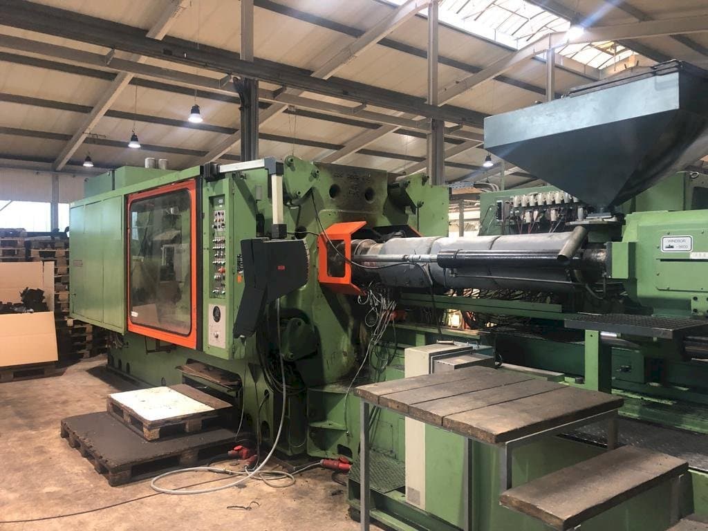 Vista laterale sinistra della macchina Windsor W1000