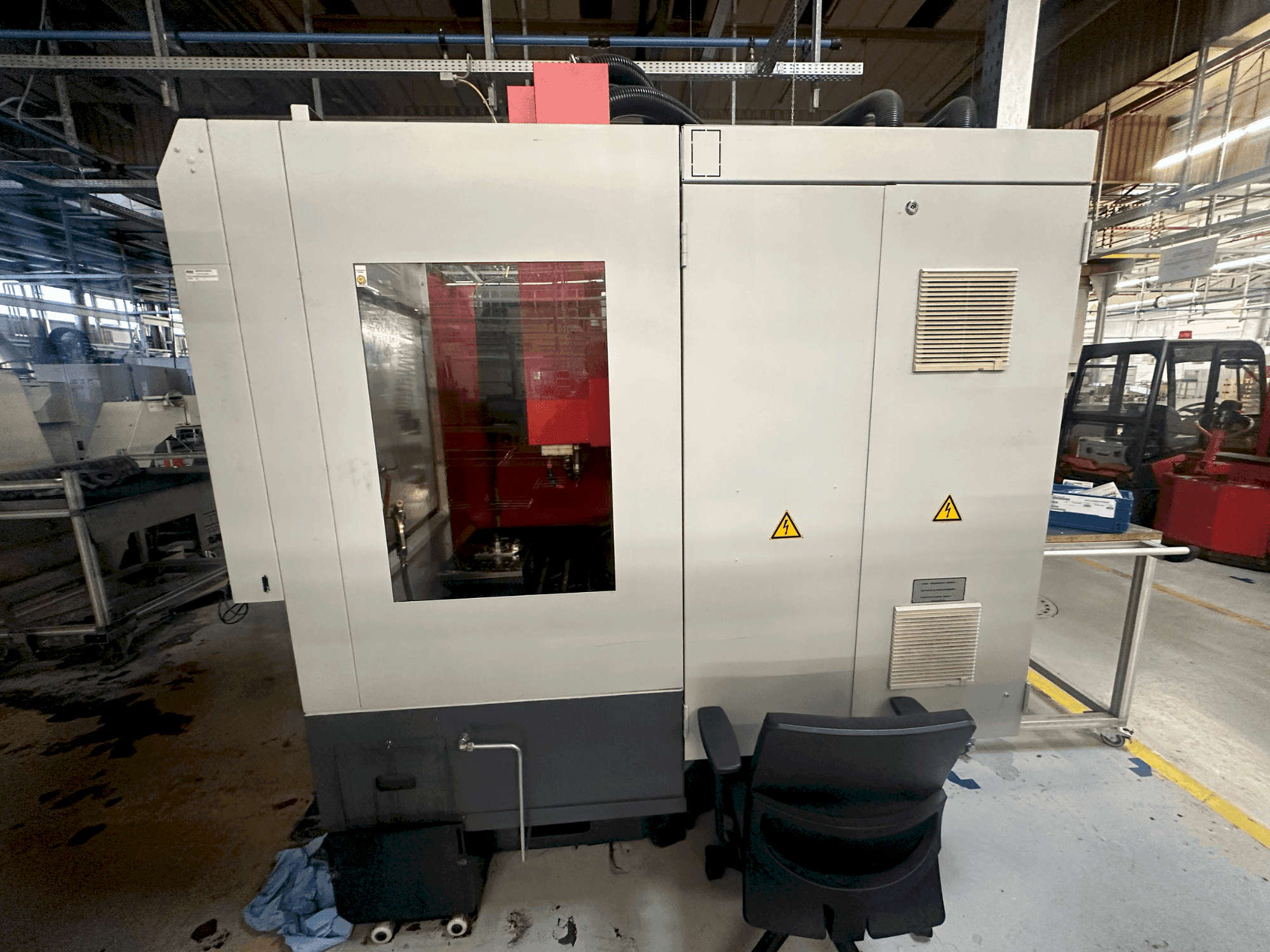 Vista frontale della macchina EMCO E-600