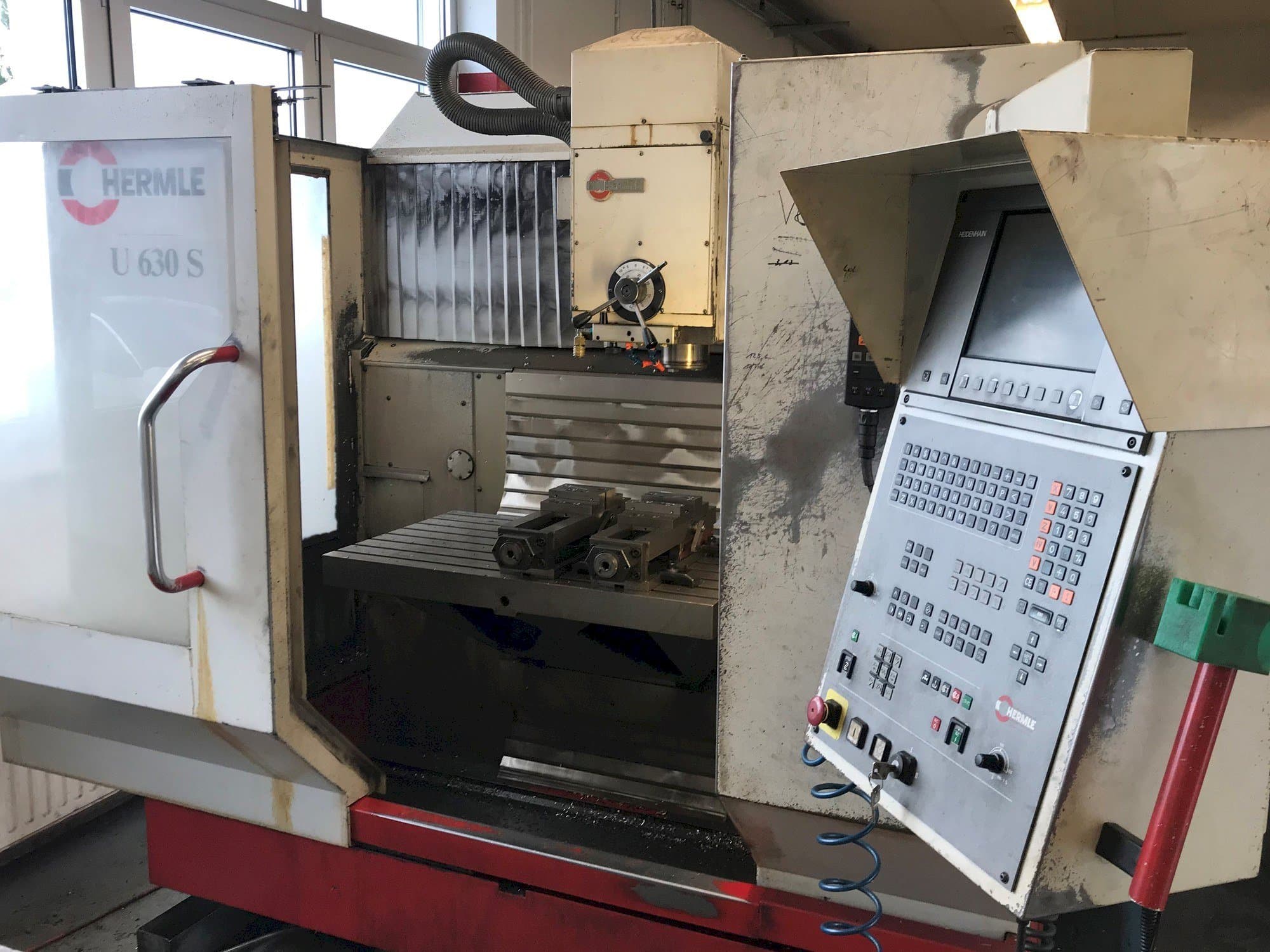 Vista frontale della macchina HERMLE U 630 S