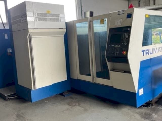 Vista frontale della macchina TRUMPF Trumatic L3050