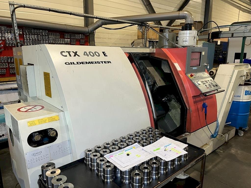 Vista frontale della macchina Gildemeister CTX 400 E