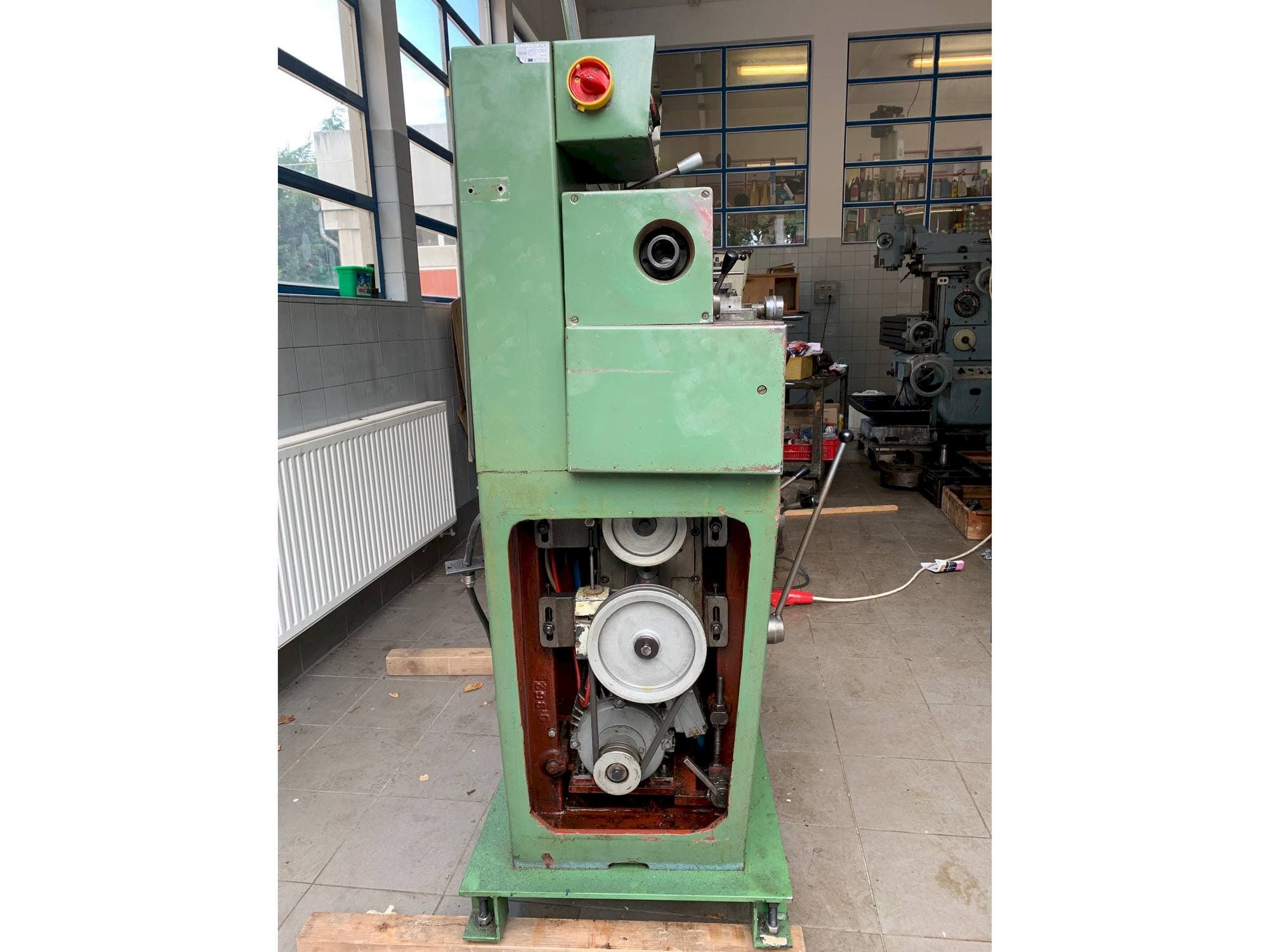 Vista frontale della macchina TOS Sm 16-A