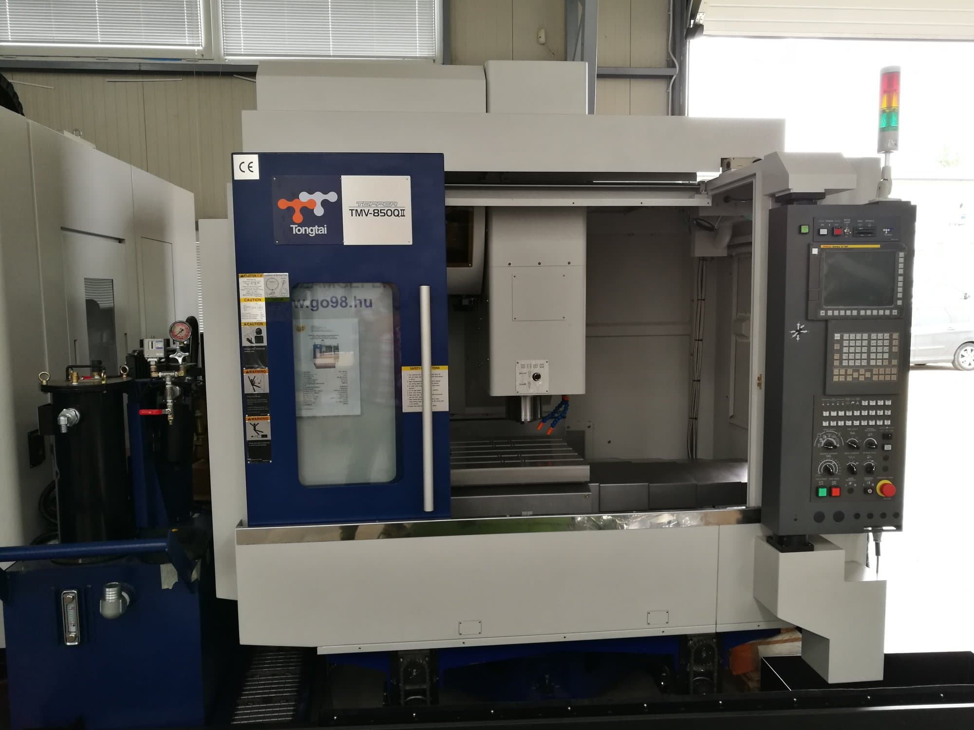 Vista frontale della macchina Tongtai TMV-850QII