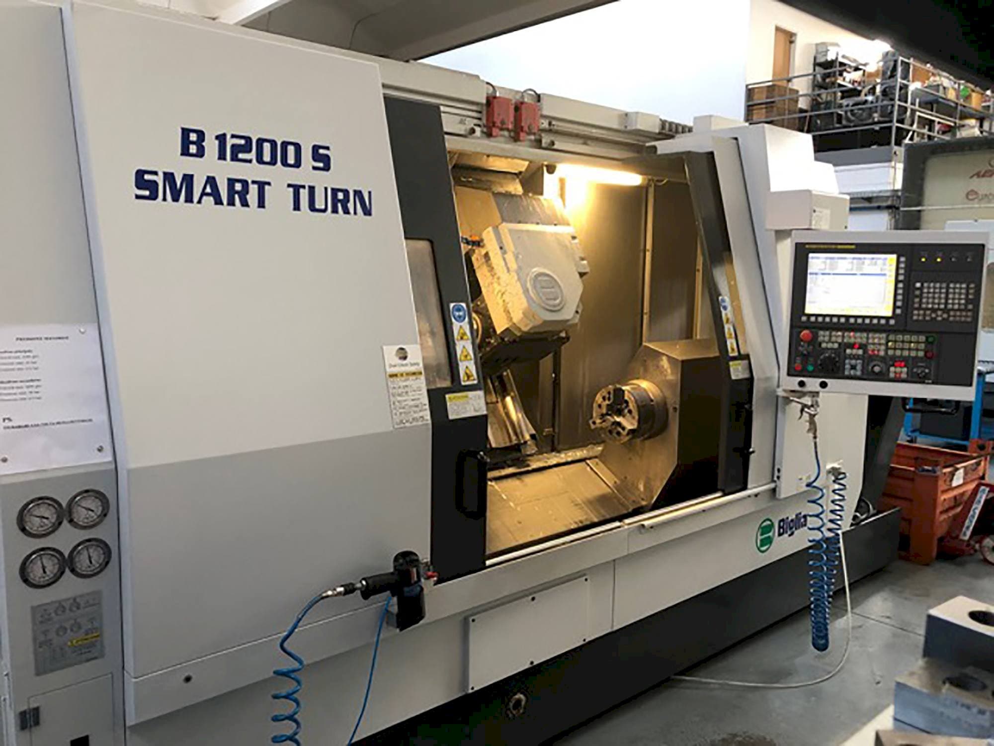 Vista frontale della macchina Biglia Smart S