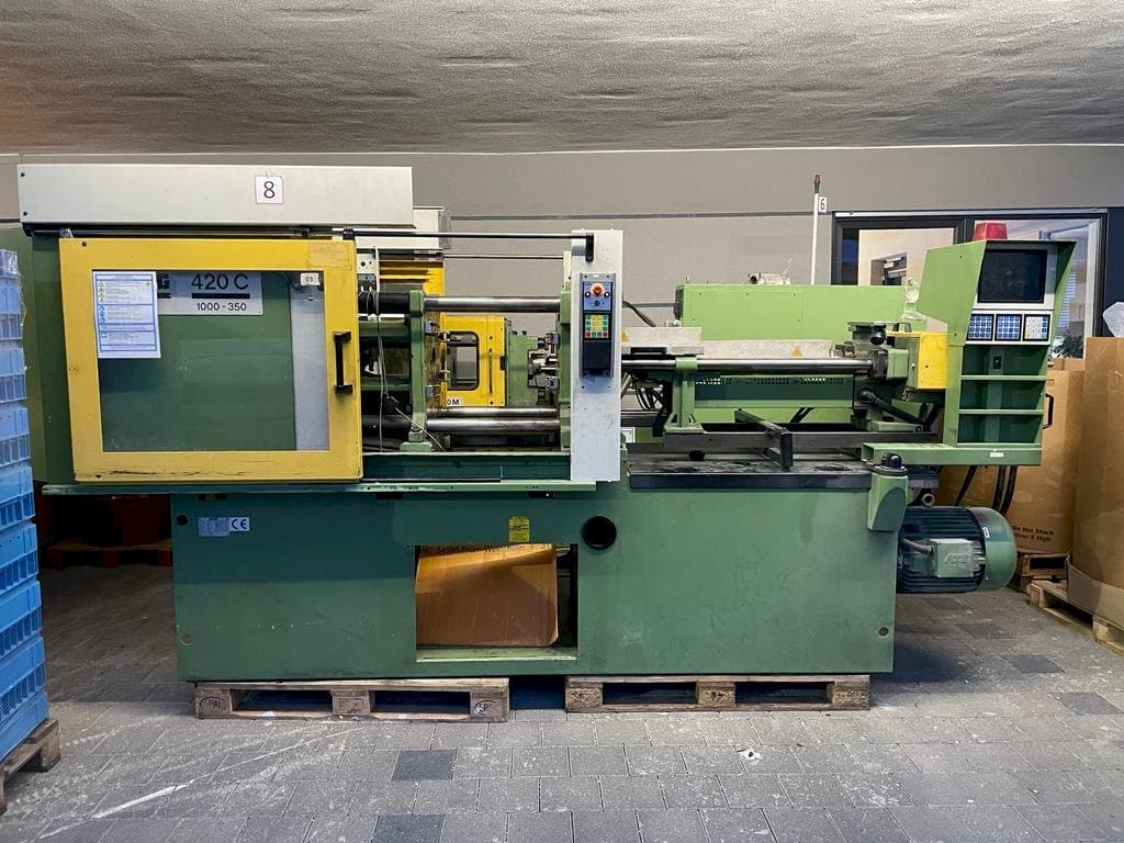 Vista frontale della macchina Arburg 420C mit