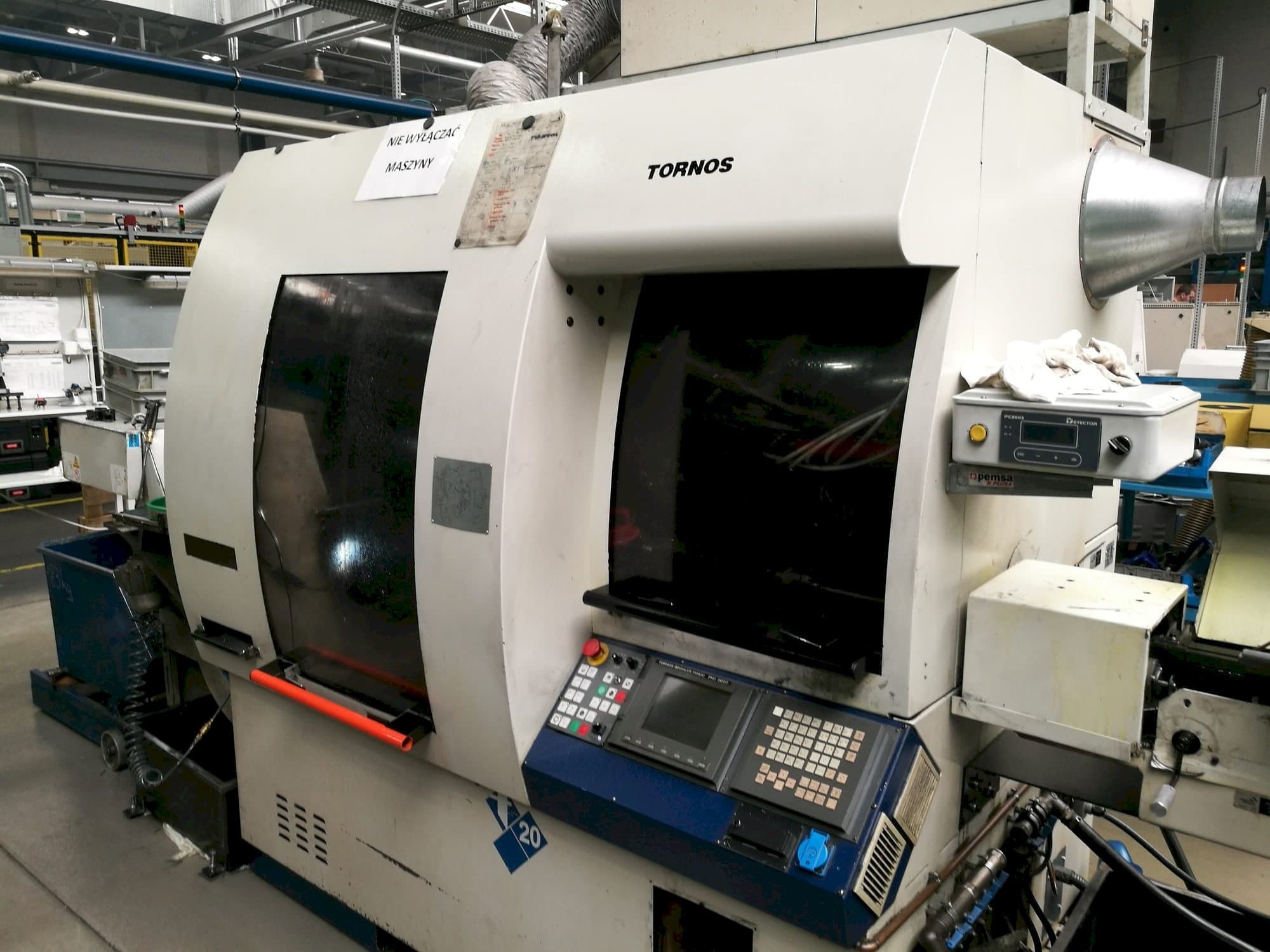 Vista frontale della macchina Tornos Deco-2000/20