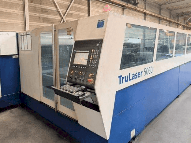 Vista frontale della macchina TRUMPF TruLaser 5060