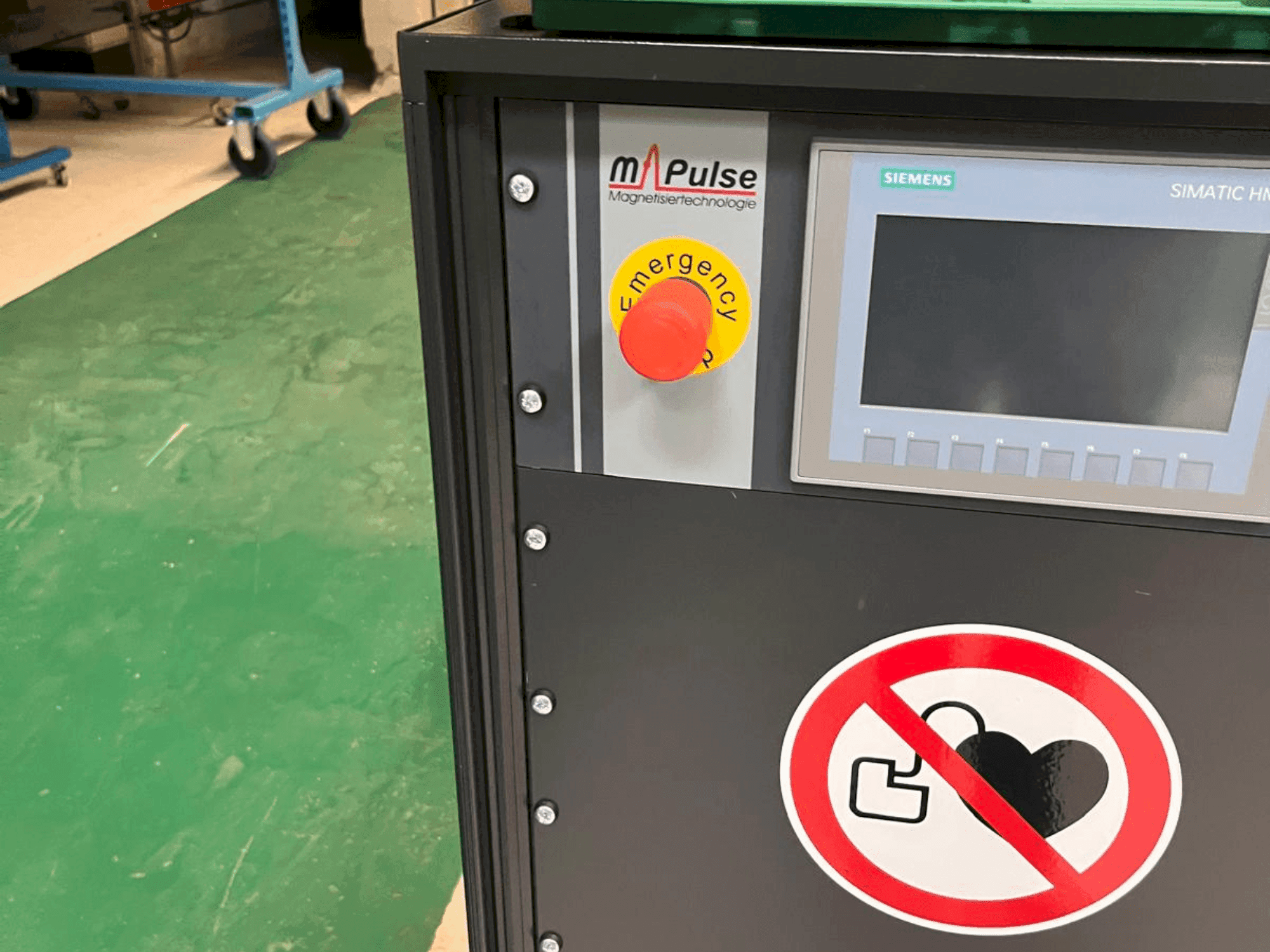 Vista frontale della macchina M-PULSE 2k6e