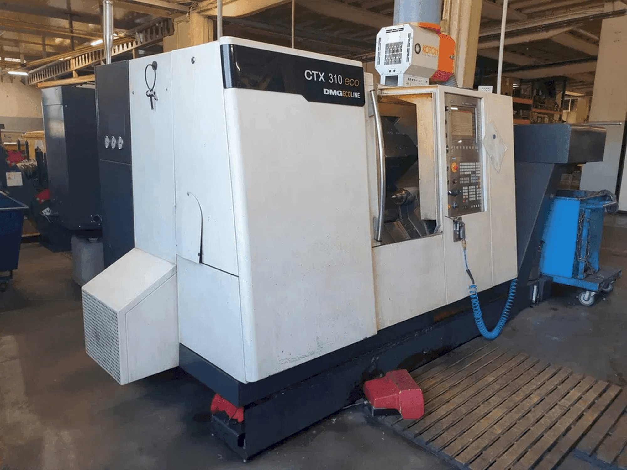Vista frontale della macchina DMG CTX 310 eco