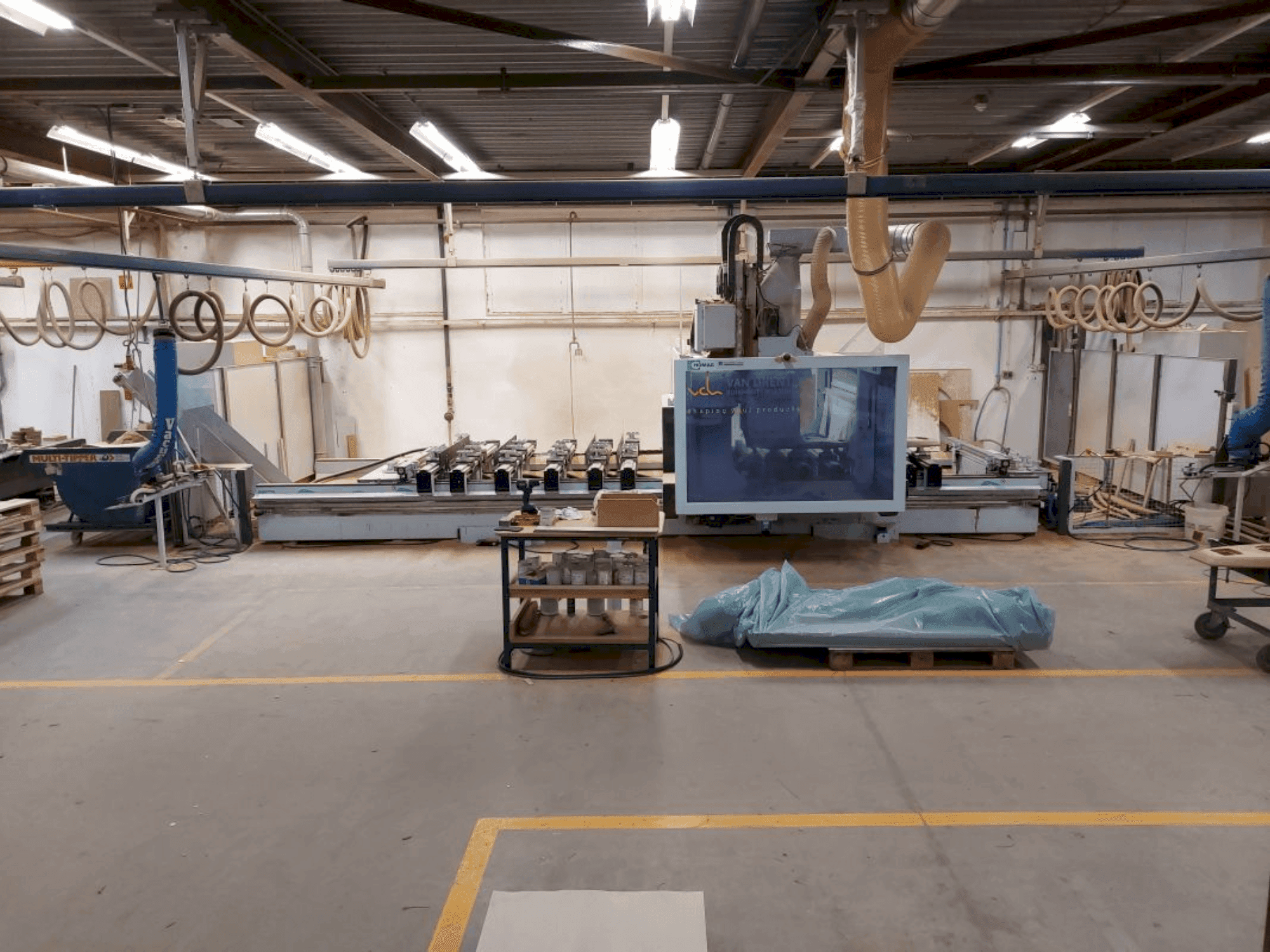 Vista frontale della macchina HOMAG WEEKE Profi BMG 611/60/15/F/AP