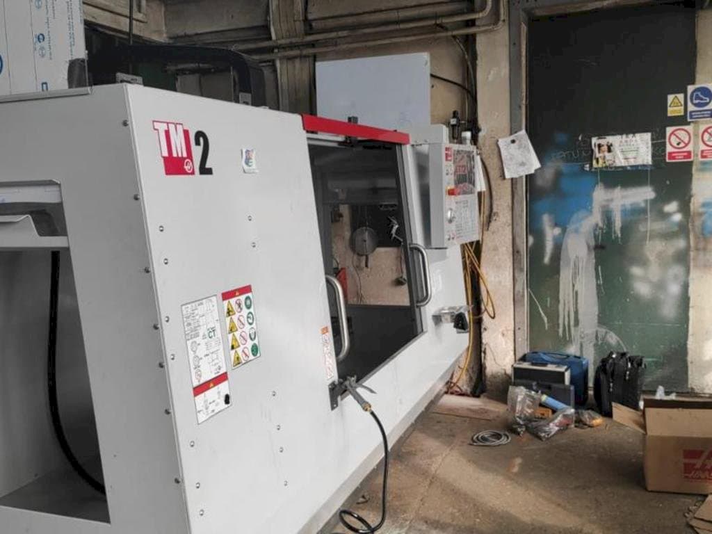 Vista frontale della macchina HAAS TM 2