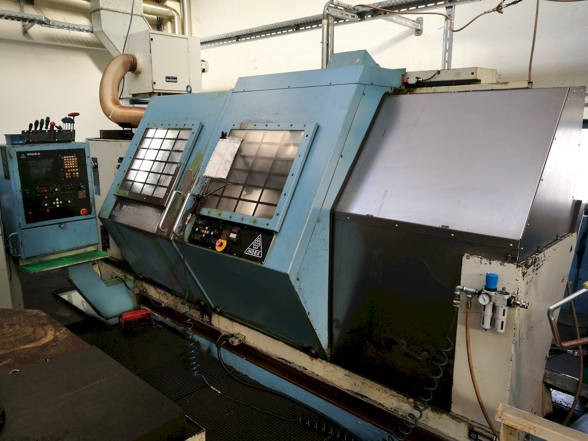 Vista frontale della macchina Index GU 1500