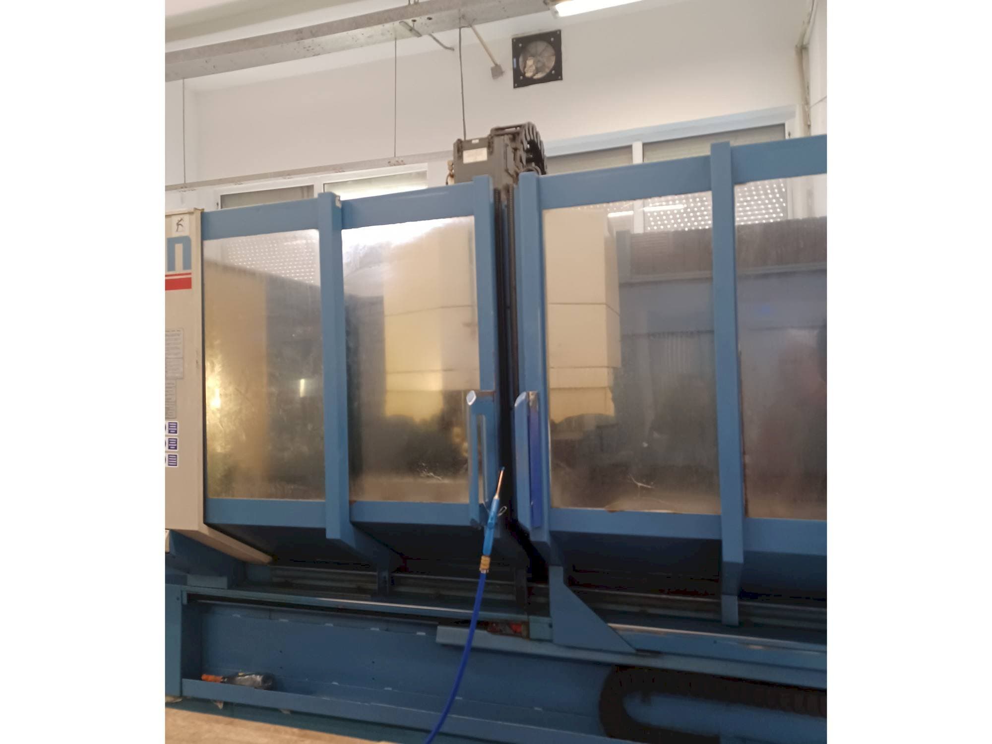 Vista frontale della macchina CHIRON FZ 18 L