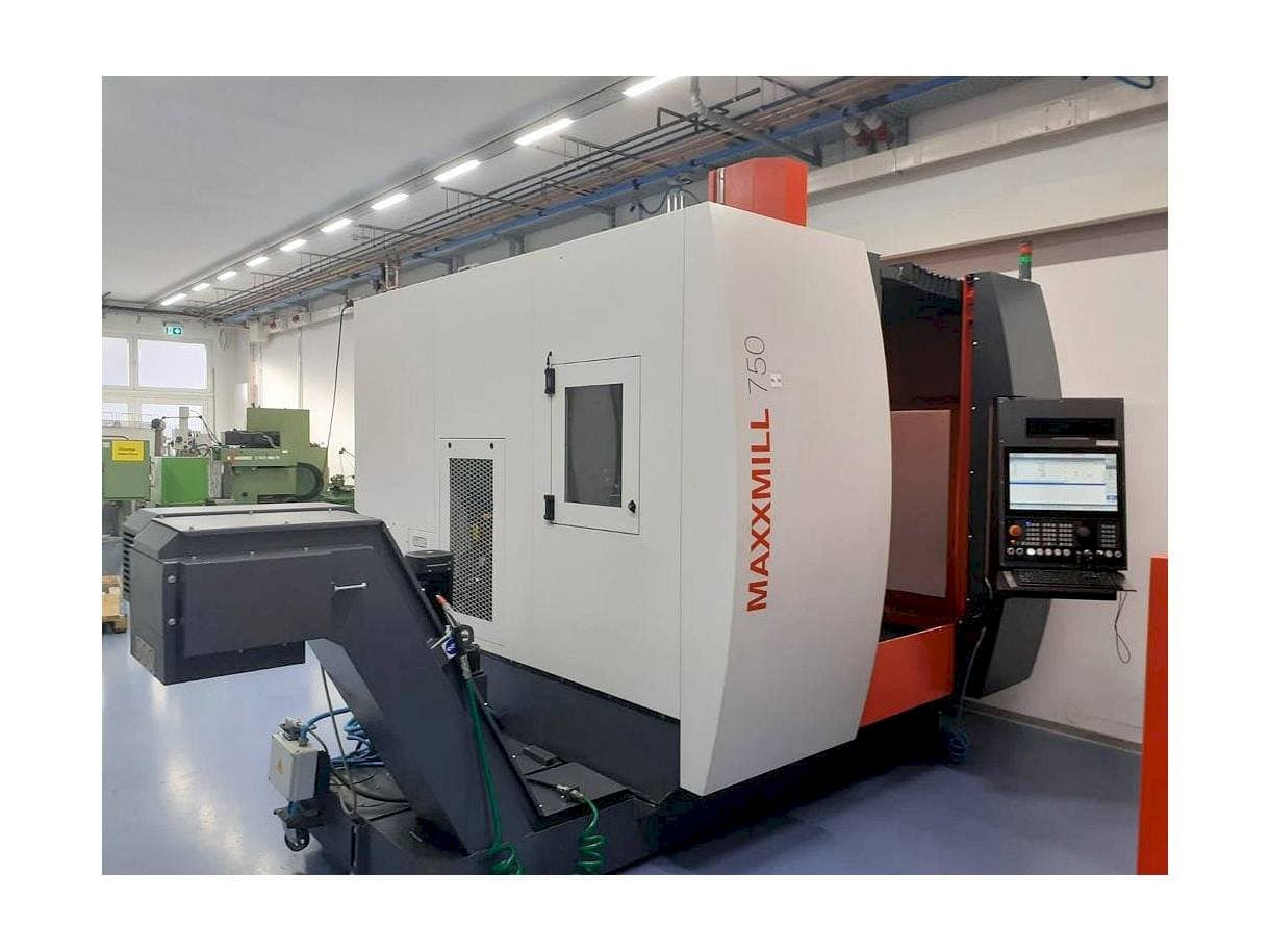 Vista frontale della macchina EMCO Maxxmill 750