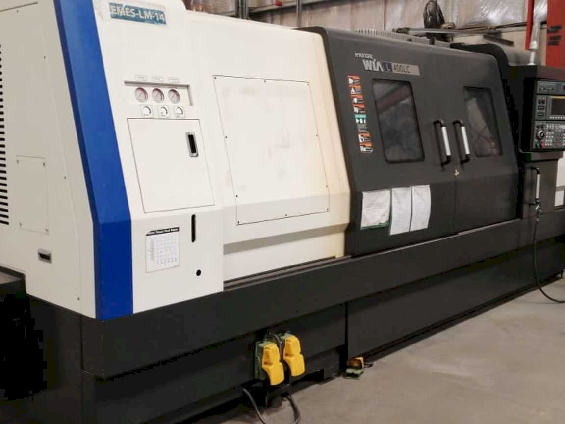 Vista frontale della macchina Hyundai Wia L400LC