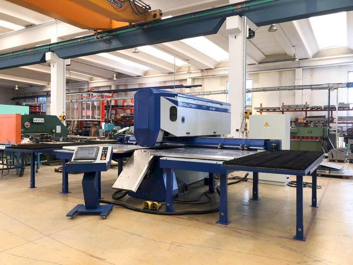 Vista frontale della macchina TECHNOLOGY EVOLUTION TT