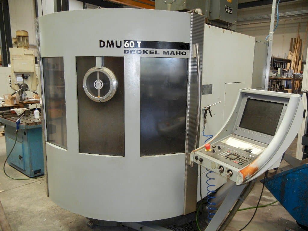 Vista frontale della macchina DECKEL MAHO DMU 60 T