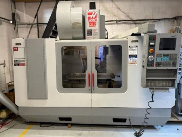 Vista frontale della macchina HAAS VF3