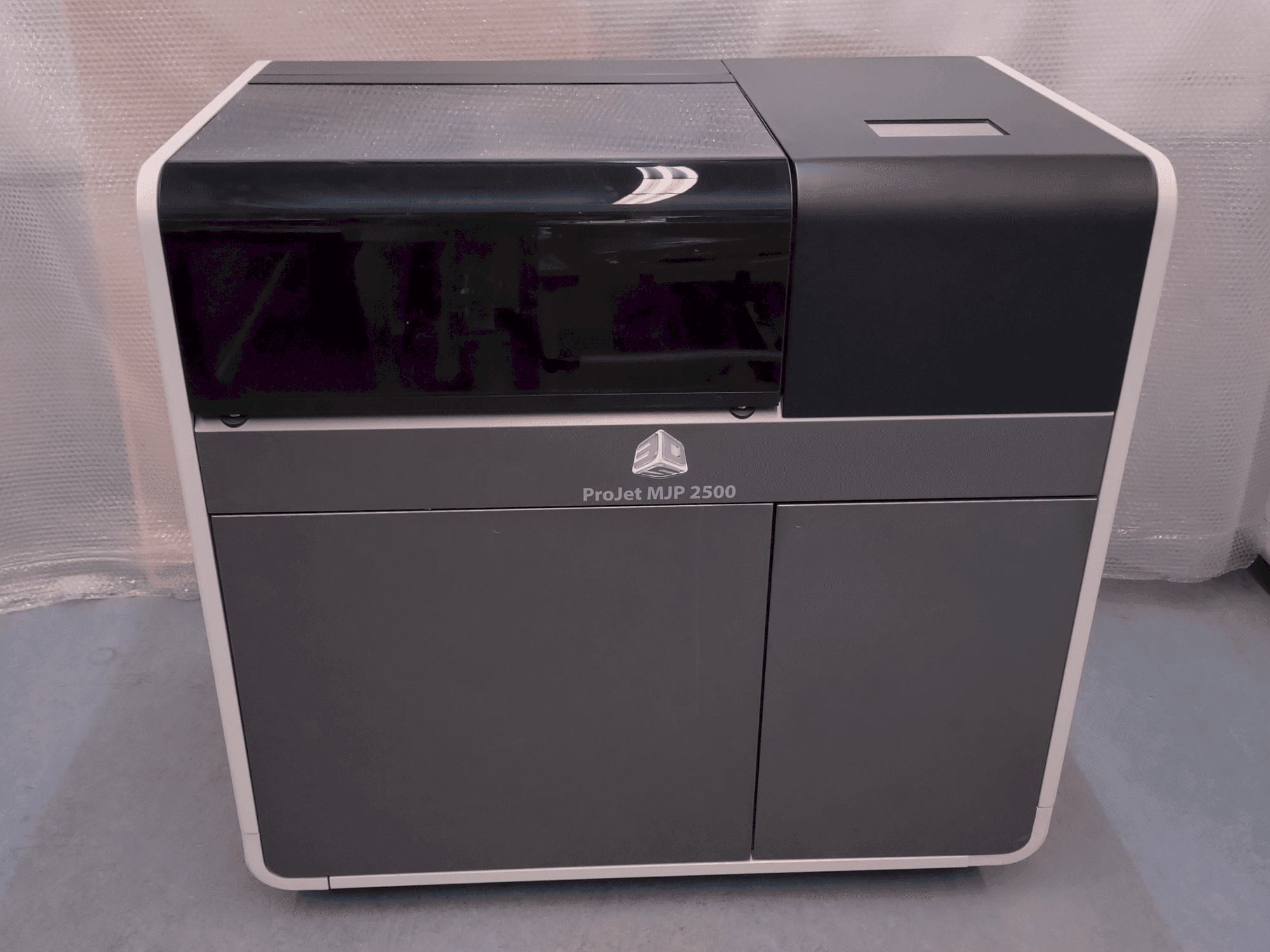 Vista frontale della macchina 3DSYSTEMS ProJet 2500 Plus