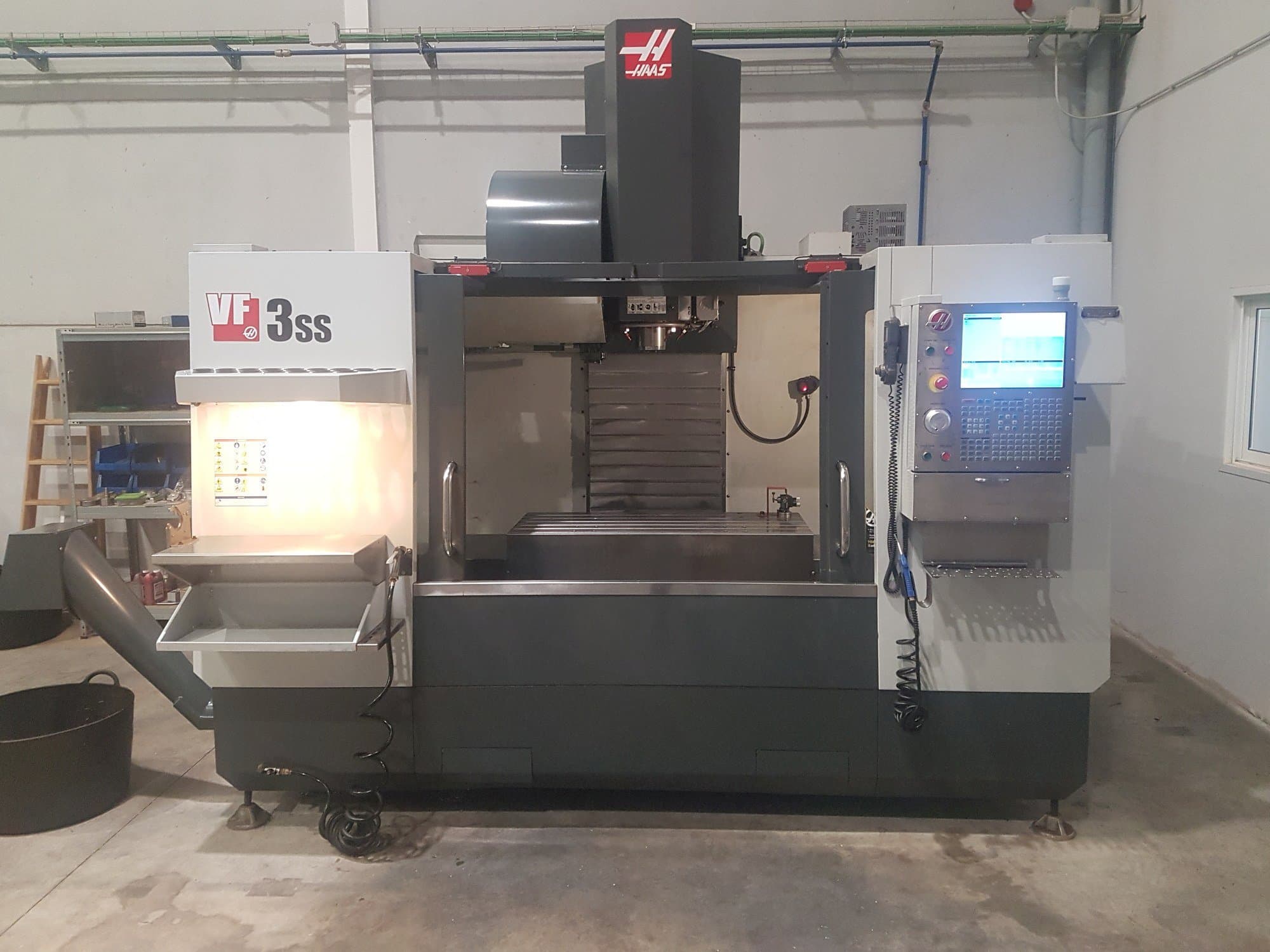Vista frontale della macchina HAAS VF- 3SS