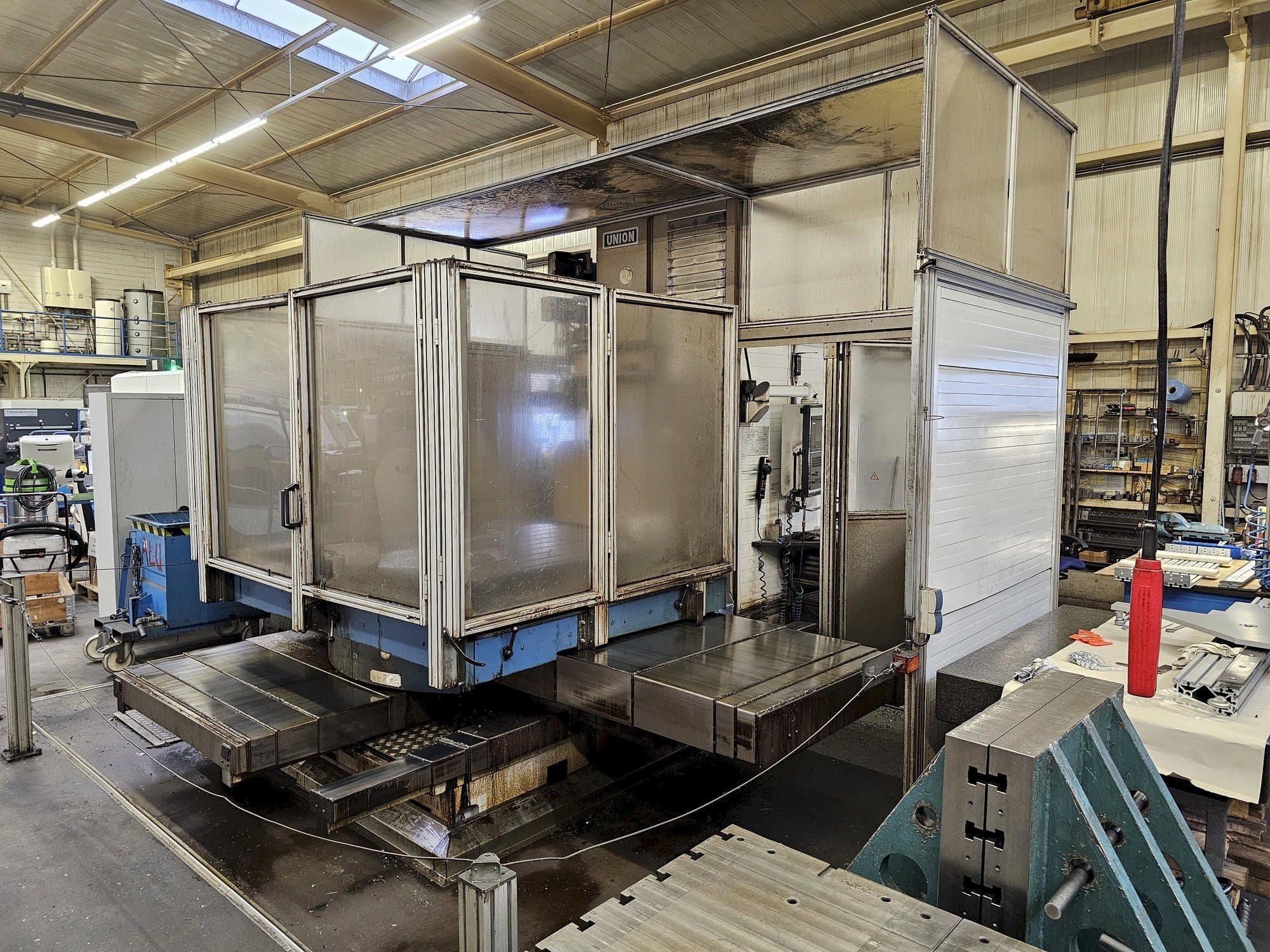 Vista frontale della macchina UNION TC 110