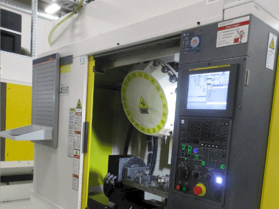 Vista frontale della macchina FANUC ROBODRILL Alpha D21LiB5