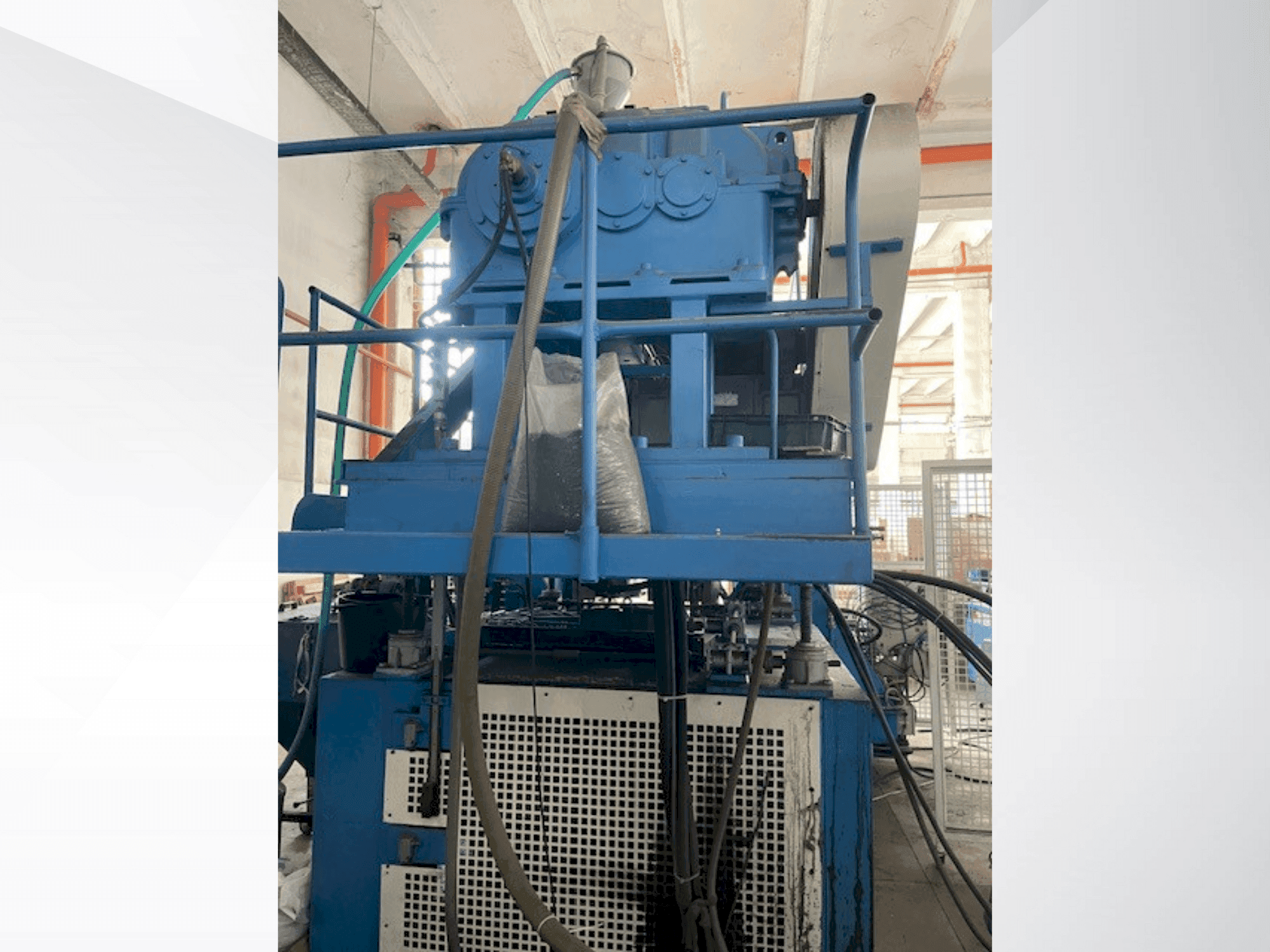 Vista frontale della macchina KAUTEX KEB 120