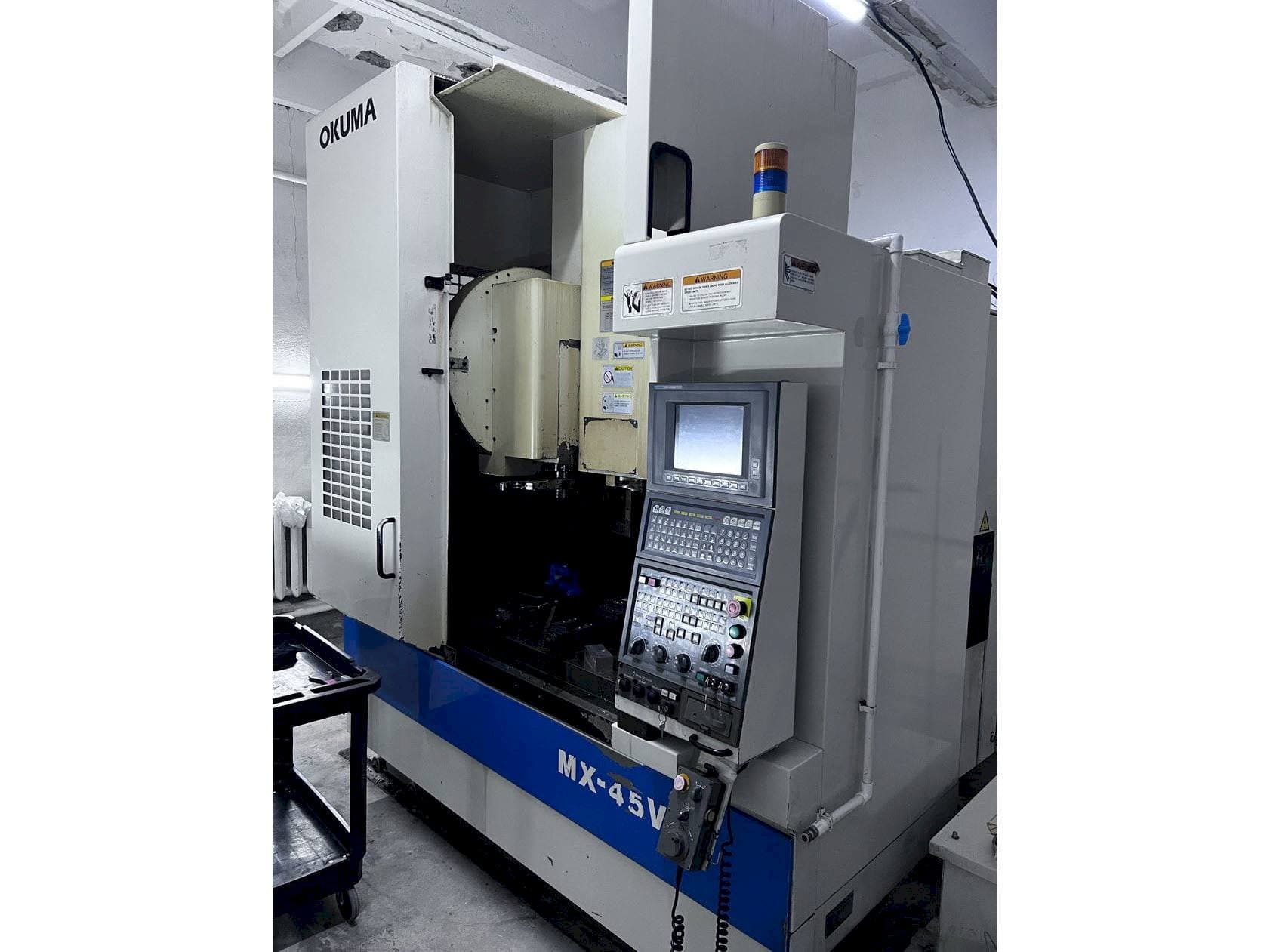 Vista frontale della macchina Okuma MX45-VAE