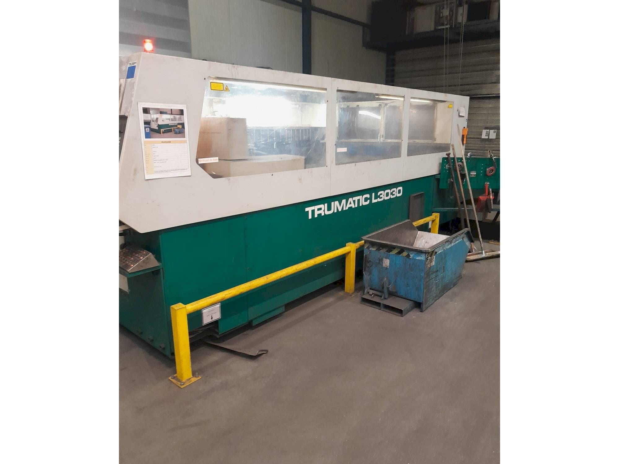 Vista frontale della macchina Trumpf Trumatic L3030