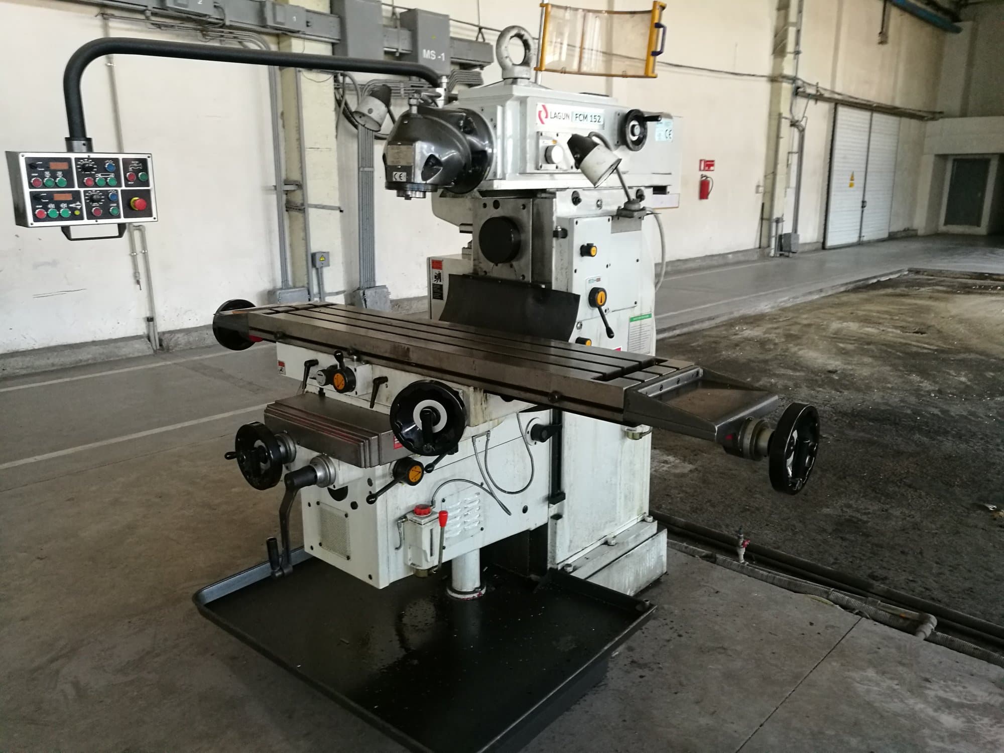 Vista lato destro della macchina Lagun FCM 152