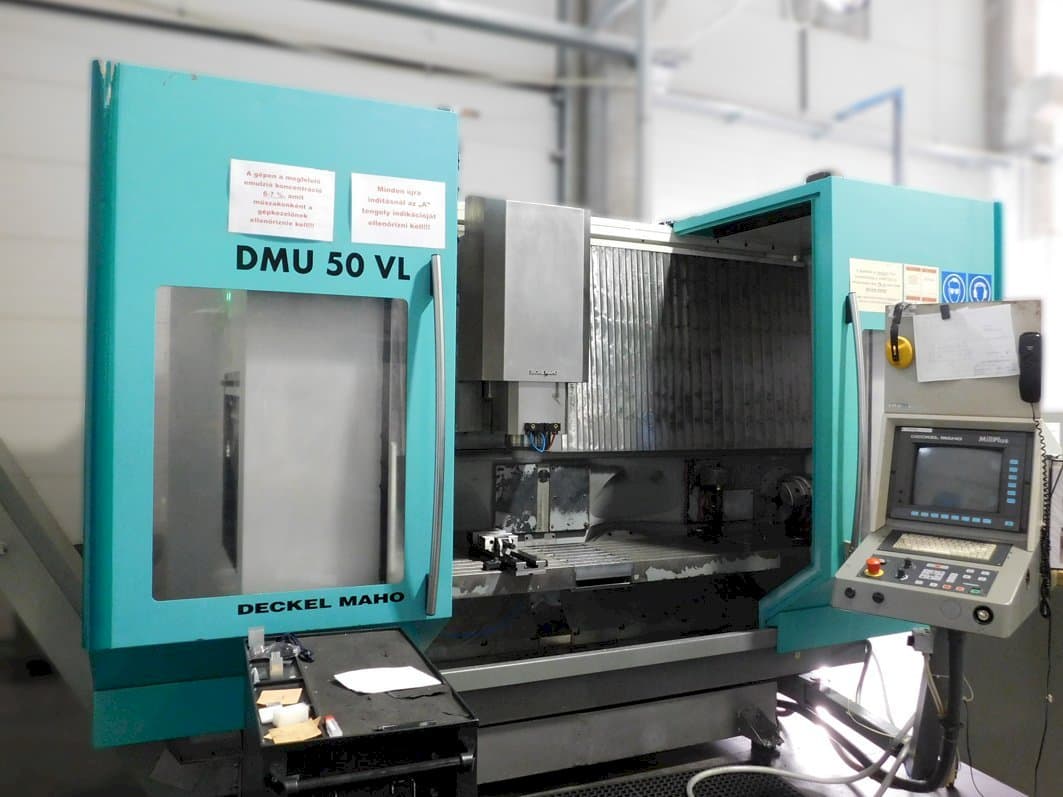 Vista frontale della macchina DMG DMU 50 VL