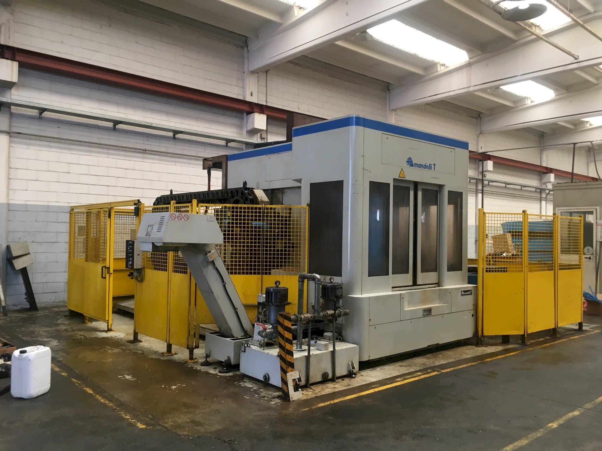 Vista frontale della macchina Mandelli Type 7