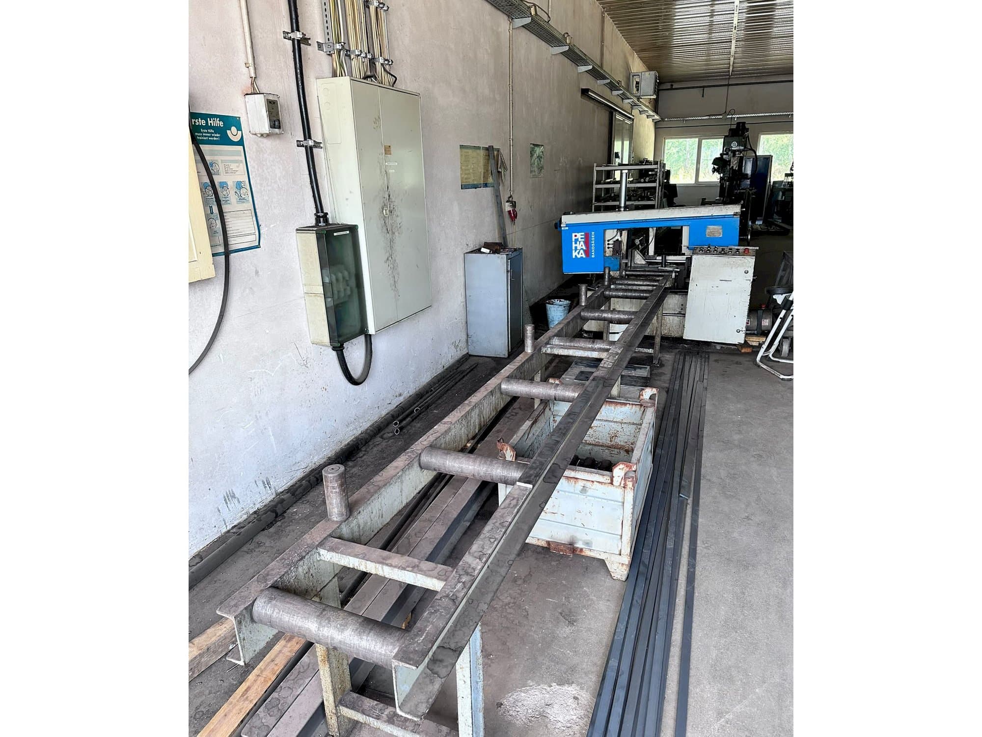 Vista frontale della macchina Pehaka .