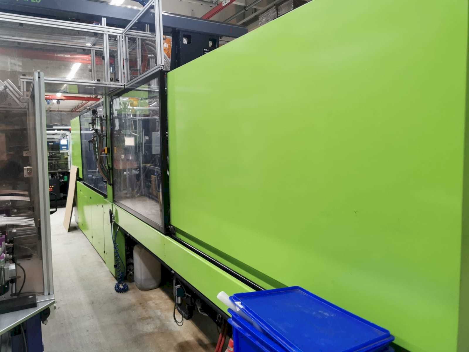 Vista laterale destra della macchina Engel ES 1800/400 HL