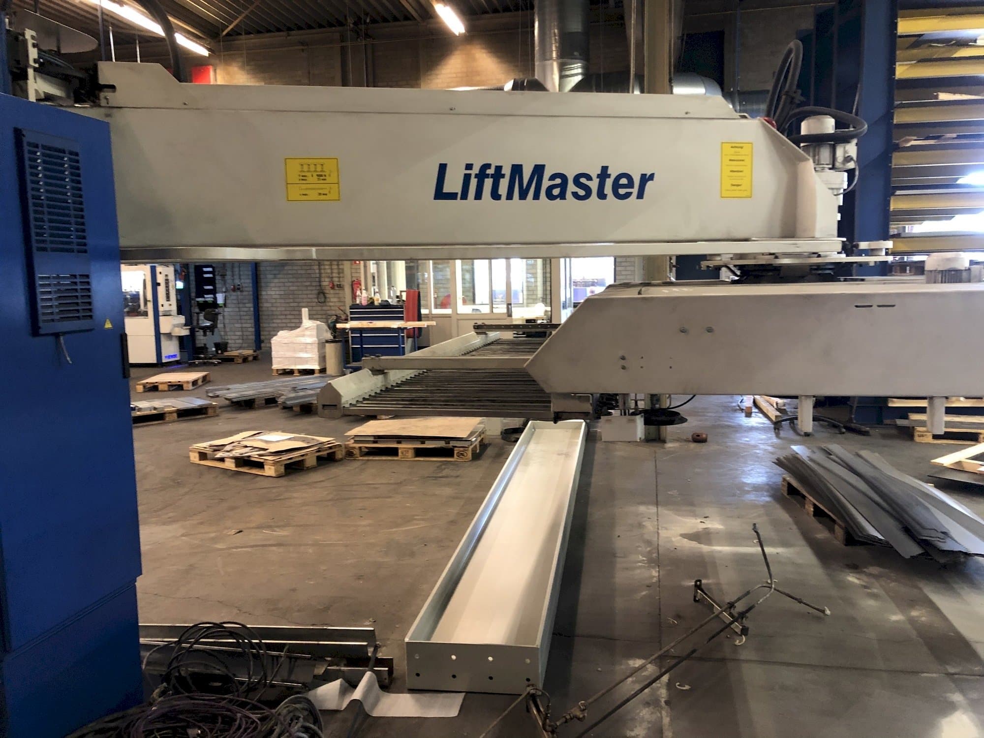 Vista frontale della macchina Trumpf Liftmaster