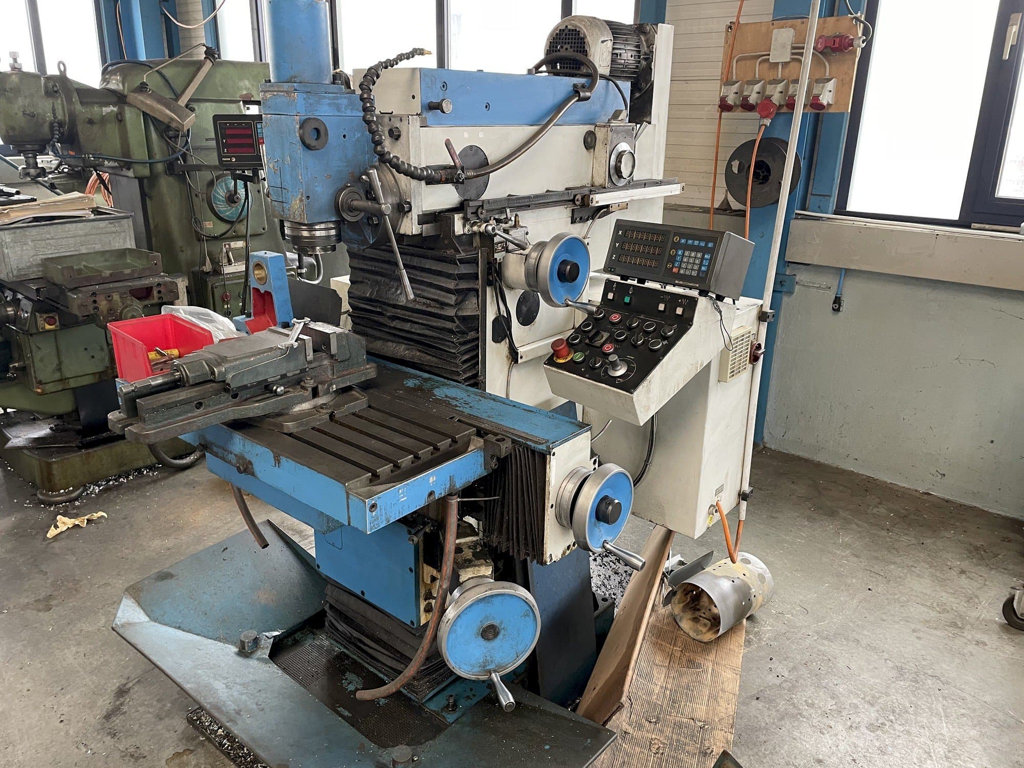 Vista frontale della macchina KNUTH WF 5