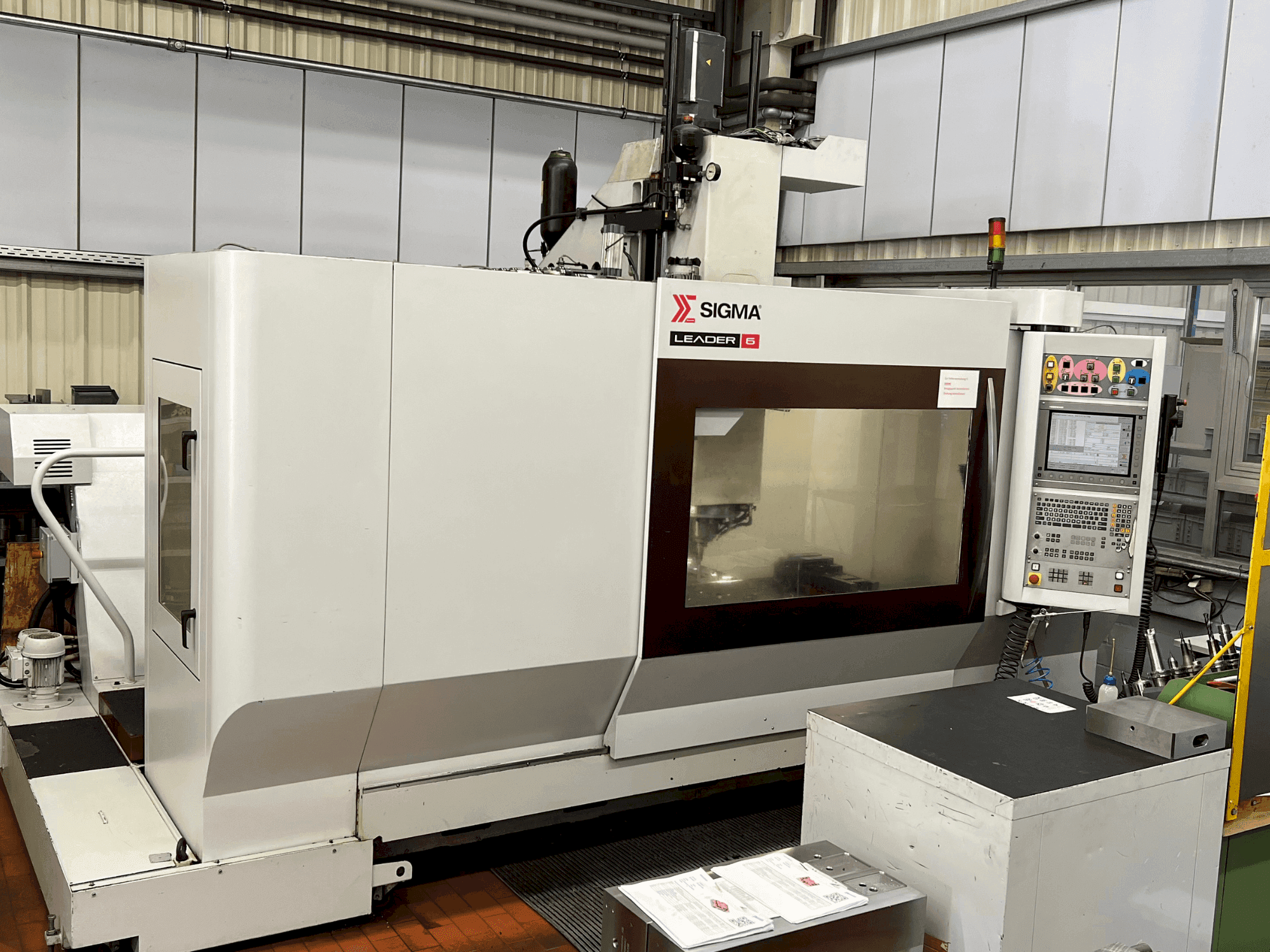 Vista frontale della macchina Sigma Leader 6